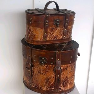Set/2 Vintage-Style Suitcases